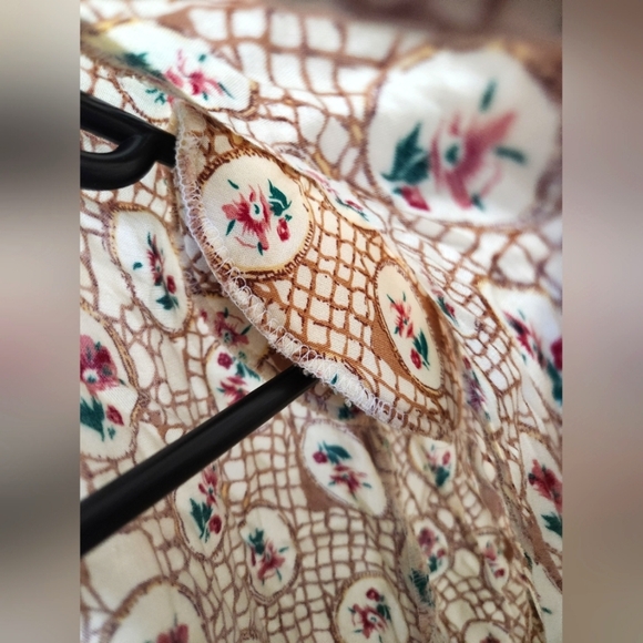 Vintage Union Khaki Floral Beige Woman's Short Sleeve Shirt Size M Shoulder Caps - Picture 10 of 10